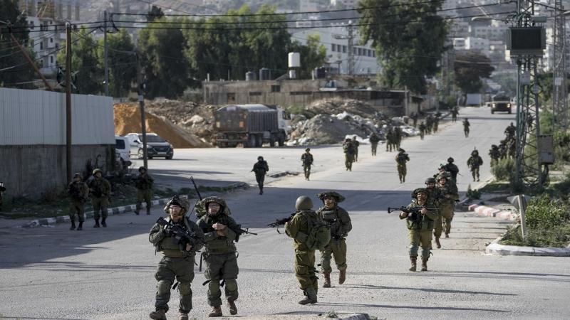 تقارير تفيد عن قيام القوات الإسرائيلية بقتل فلسطينيين دون محاكمة