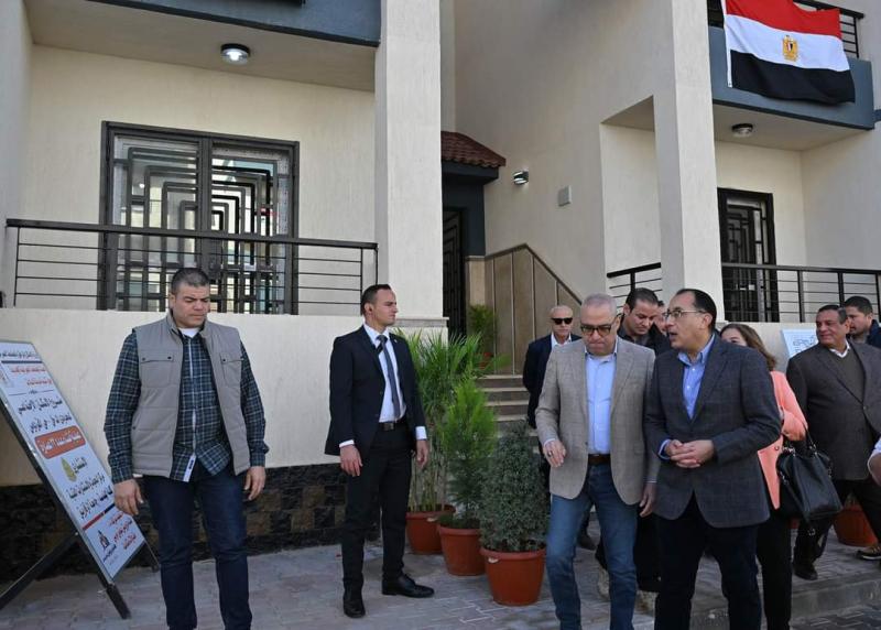 رئيس الوزراء في زيارة سابقة لمدينة السادات 