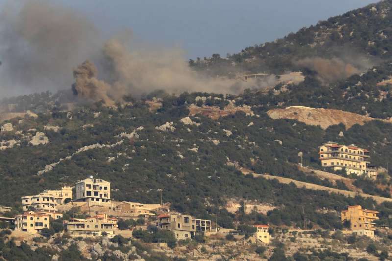 ”حزب الله” يقصف ثكنة شوميرا الإسرائيلية واستهداف تجمع للجنود داخلها