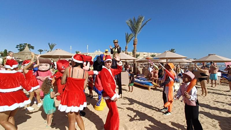 بدء احتفالات الكريسماس بفنادق الغردقة بمشاركة آلاف السياح من 15 جنسية