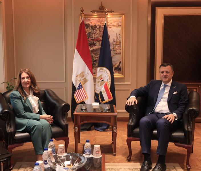 وزير السياحة والآثار يلتقي سفيرة الولايات المتحدة الأمريكية بالقاهرة لبحث سبل تعزيز التعاون