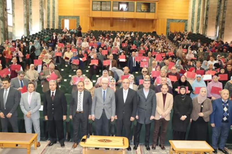 رئيس جامعة المنوفية يكرم ٣٠٣ من أعضاء الجهاز الإدارى ضمن فعاليات اليوم الثانى للإحتفال بعيد الجامعة السنوي الـ ٤٧