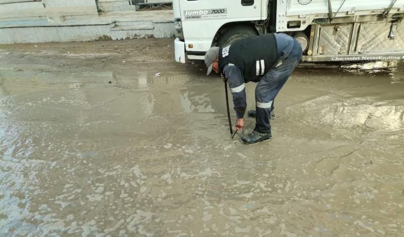 محافظ كفر الشيخ يتابع جهود كسح وسحب مياه الأمطار من الشوارع