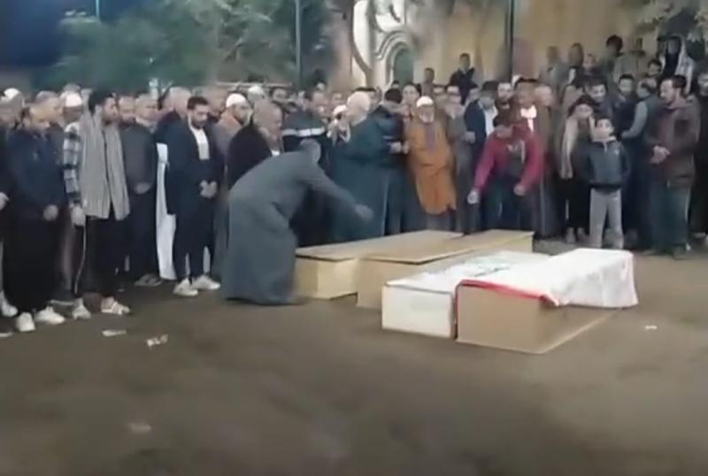 دفن 4 من أسرة واحدة لقوا مصرعهم في ليبيا بمقابر العائلة بالمنوفية