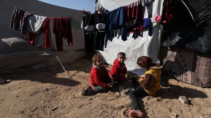 اطفال غزة المشردون في مخيمات اللجوء