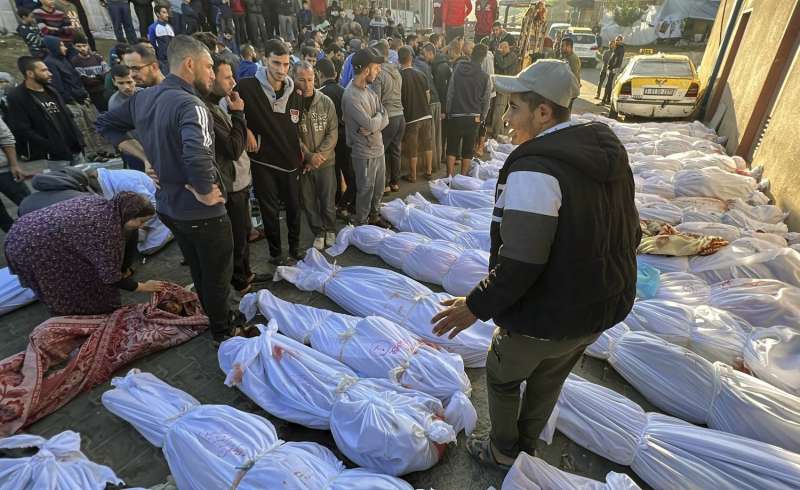 المكتب الإعلامي الحكومي في غزة: جيش الإحتلال الإسرائيلي نبش 1100 قبر في غزة وسرق 150 جثمانا