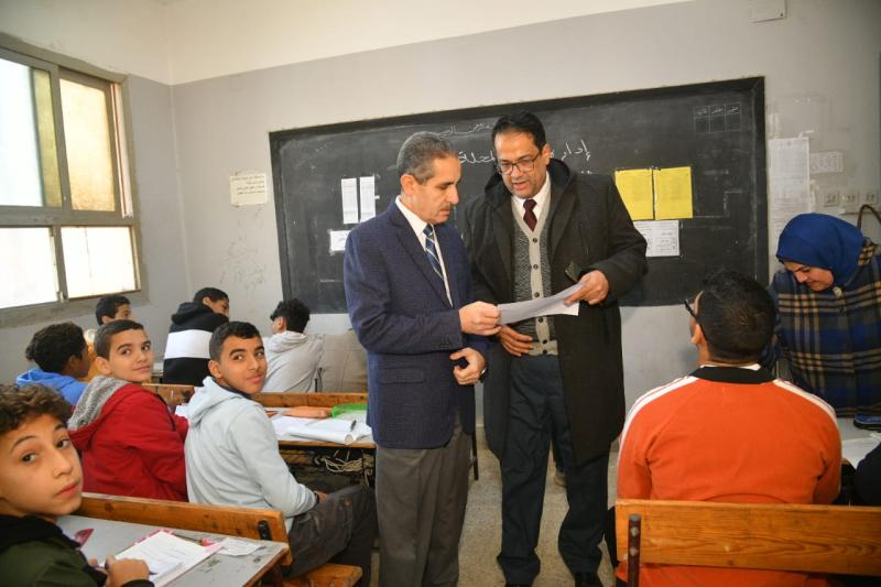 محافظ الغربية يتابع امتحانات الفصل الدراسي الأول بمدارس المحلة وسمنود