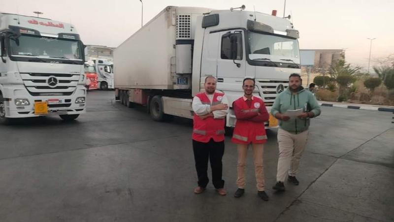 الهلال الأحمر بالغردقة يتسلم 185 طن مساعدات كويتية تمهيدا لإرسالها لأهالي غزة
