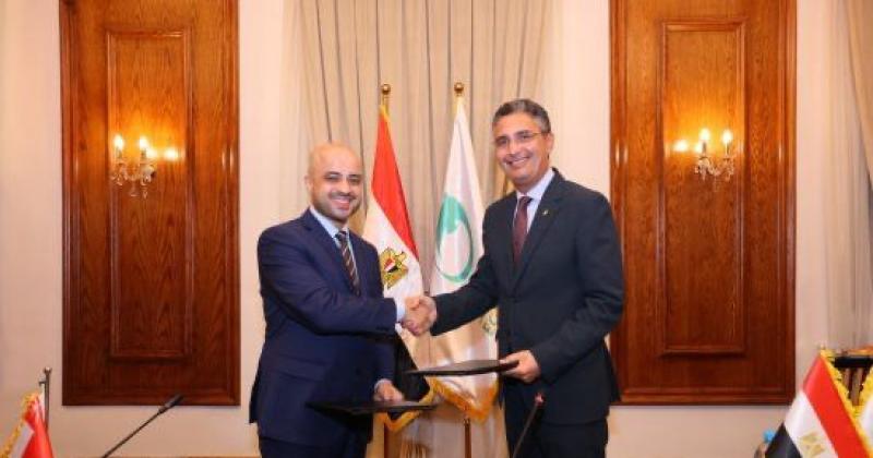 البريد المصري يوقع اتفاقية تعاون مع البريد العُماني تهدف إلى تبادل الخبرات وتطوير الخدمات البريدية واللوجستية بين البلدين