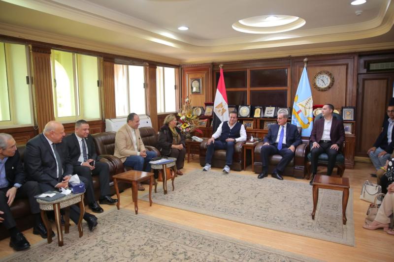 وزير الصحة يلتقي محافظ كفر الشيخ وعدداً من أعضاء مجلسي النواب والشيوخ