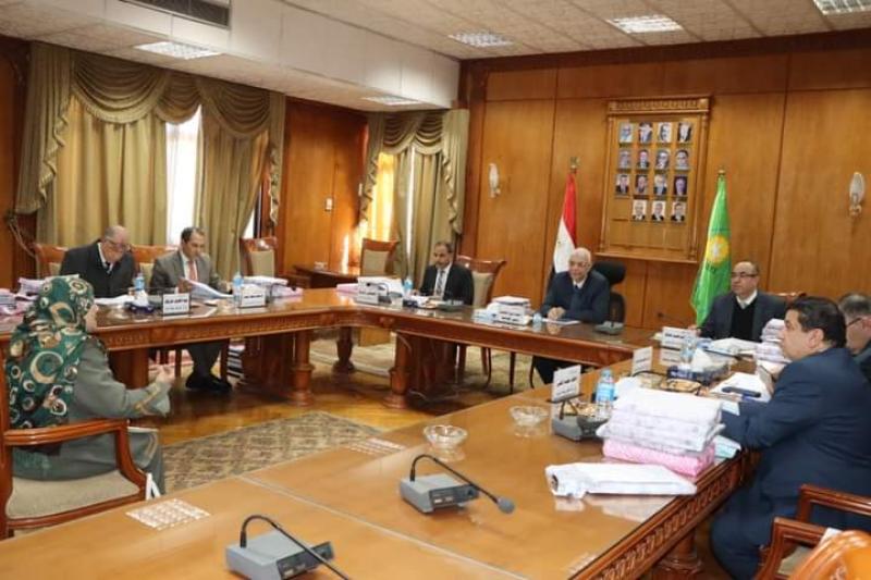 لجنة إختيار  الوظائف  القيادية  بجامعة المنوفية تستأنف عملها برئاسة ”القاصد ”