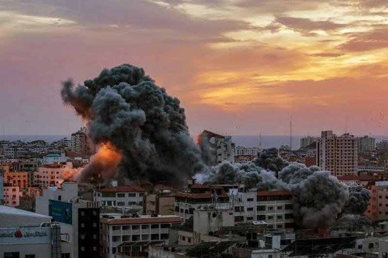 اليوم الـ103 من العدوان على غزة :  شهداء وجرحى وتفجير مربعات سكنية وانقطاع كامل للاتصالات والإنترنت