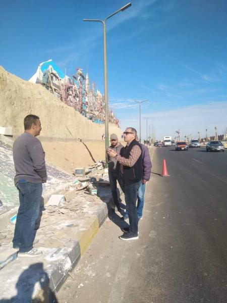استعدادا للعيد القومي لمحافظة البحر الأحمر.. رئيس المدينة في جولة لتفقد اللوحة الجدارية
