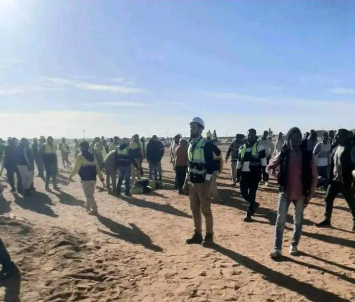 إصابة 10 أشخاص في حادث انقلاب ميكروباص على الطريق الصحراوي بأسوان