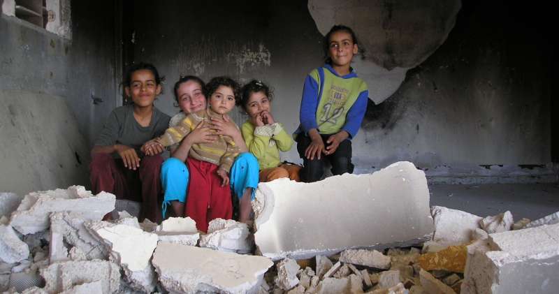مصير مجهول يواجه الأطفال الأيتام في غزة.. فهل من منقذ؟