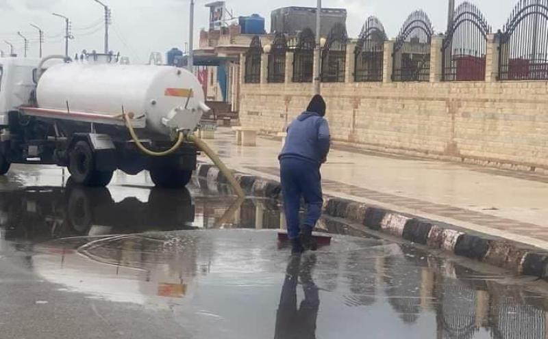 محافظ كفر الشيخ يتابع أعمال كسح مياه الأمطار من الشوارع