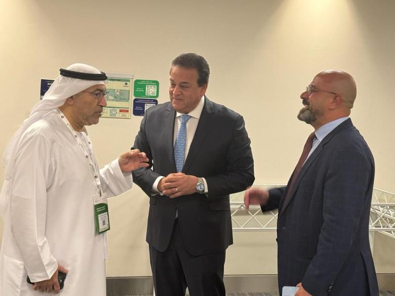 وزير الصحة يلتقي نظيره الإماراتي على هامش معرض الصحة العربي بدبي
