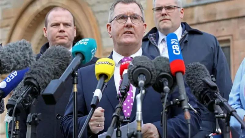 الحزب الديمقراطي‭ ‬الوحدوي بإيرلندا الشمالية يبرم اتفاقاً لاستعادة تقاسم السلطة