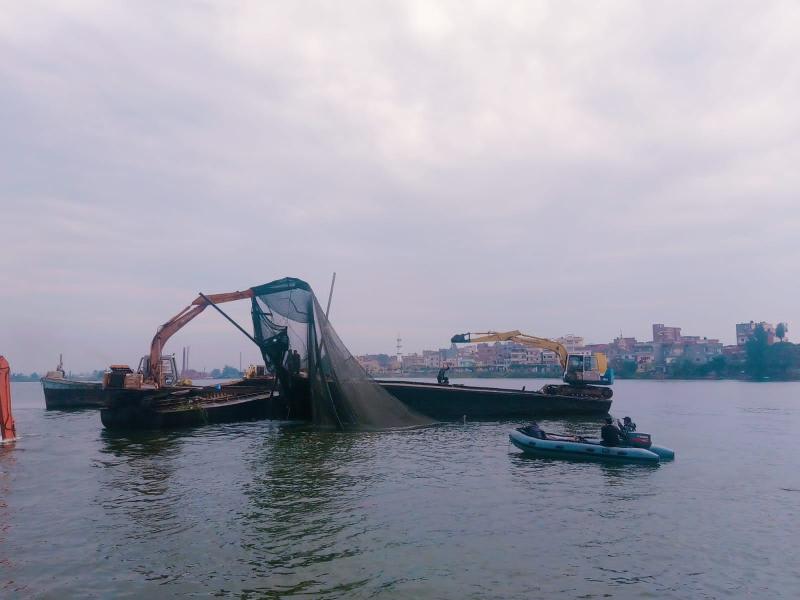 البحيرة: تنفيذ ١٠٨ قرارات إزالة أقفاص سمكية مخالفة على حرم النيل في المحمودية