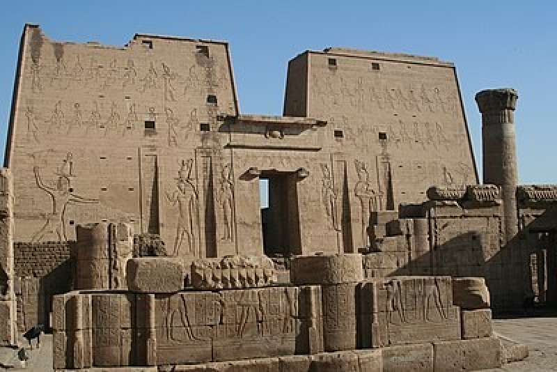 ندوة بمعرض الكتاب: الحضارة المصرية القديمة تميزت بالعمارة الدينية الخالدة
