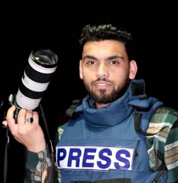 صحفيو غزة ما بين العمل الصحفي والتطوع لخدمة الأهالي وتنظيف المستشفيات