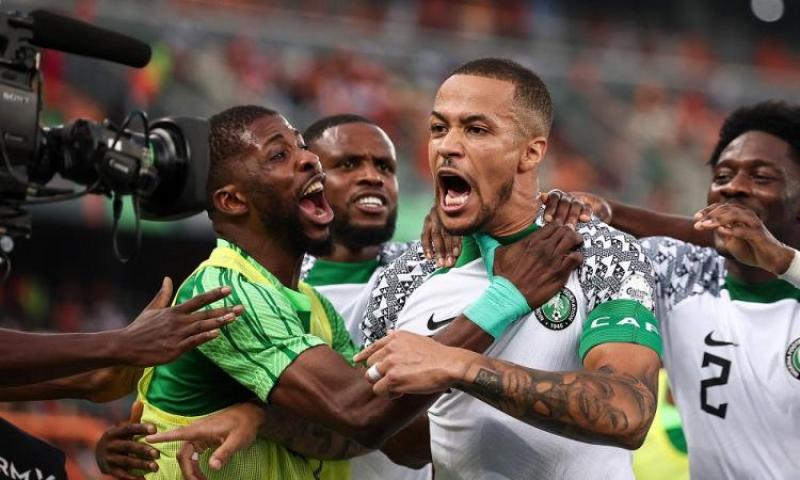 مدافع نيجيريا : أحلم برفع كأس أمم أفريقيا
