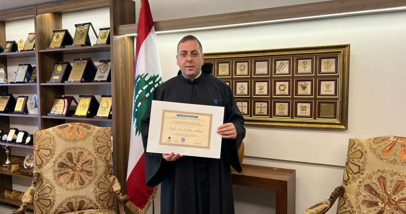 الاب بوعبود تسلم شهادة تقدير من رئيس المجلس العالمي للتسامح والسلام في الإمارات