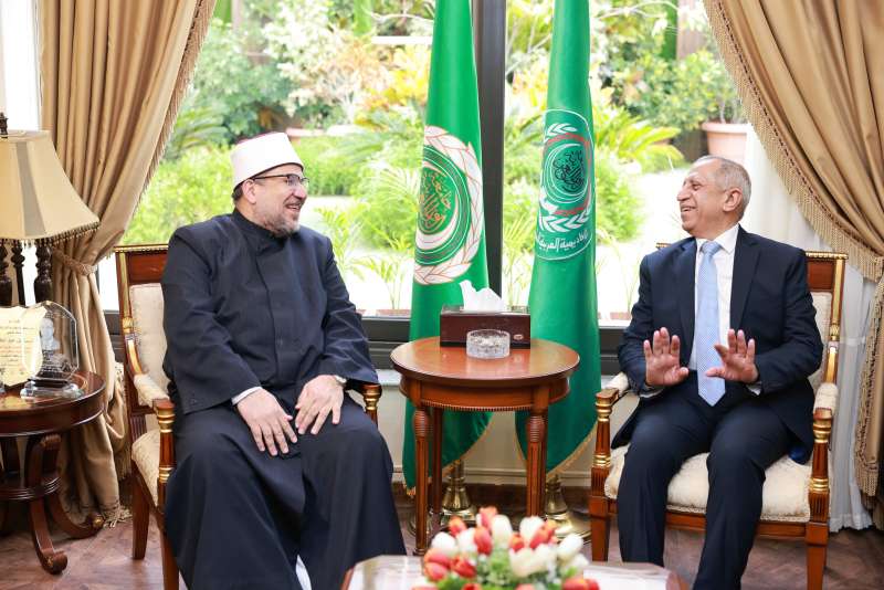 رئيس الأكاديمية العربية يبحث مع وزير الأوقاف سبل تعزيز العلاقات لخدمة المجتمع والمساهمة في بناء الامة الإسلامية