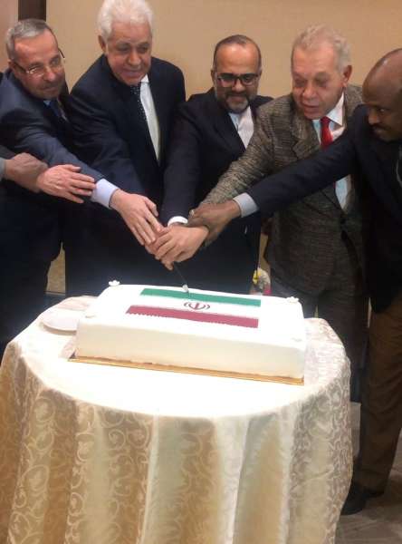 شرشر يشارك السفير الإيراني قطع تورتة الاحتفال