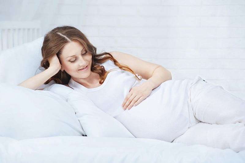 الحرارة الشديدة والأشعة السينية.. عادات يجب تجنبها في بداية الحمل