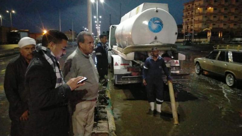 شفط مياه الأمطار من الشوارع الرئيسية والفرعية بمدينة سفاجا