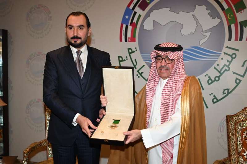 المنظمة العربية للسياحة تمنح الدكتور زياد خلف وسام السياحة العربية من الدرجة الأولى