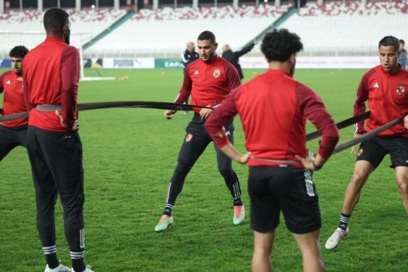 مران خفيف للاعبي الأهلي في فندق الإقامة قبل مباراة شباب بلوزداد