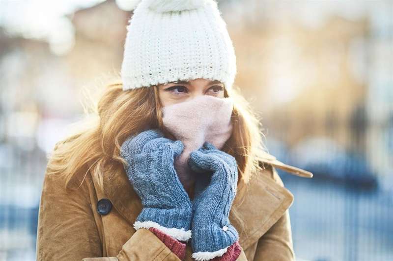 يجدد البشرة ويقوي القلب ويعزيز صحة الدماغ.. إليك فوائد مذهلة للطقس البارد