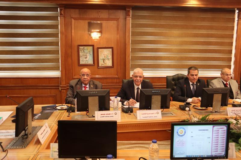رئيس جامعة المنوفية  يشارك  في إجتماع المجلس الأعلى لشئون التعليم والطلاب