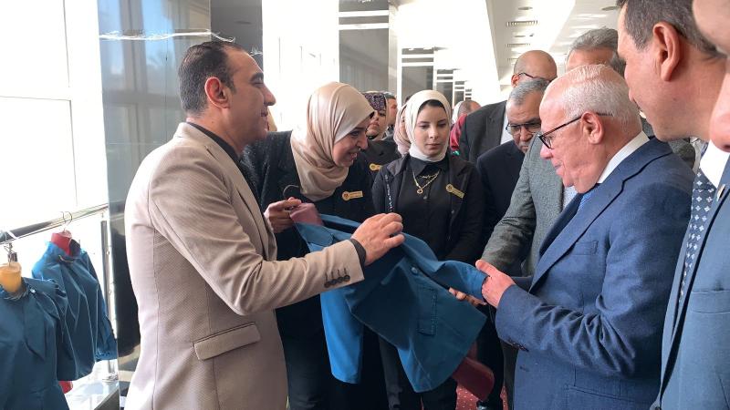 وزير العمل يوجه بفتح مراكز التدريب لصناعة الملابس ببورسعيد