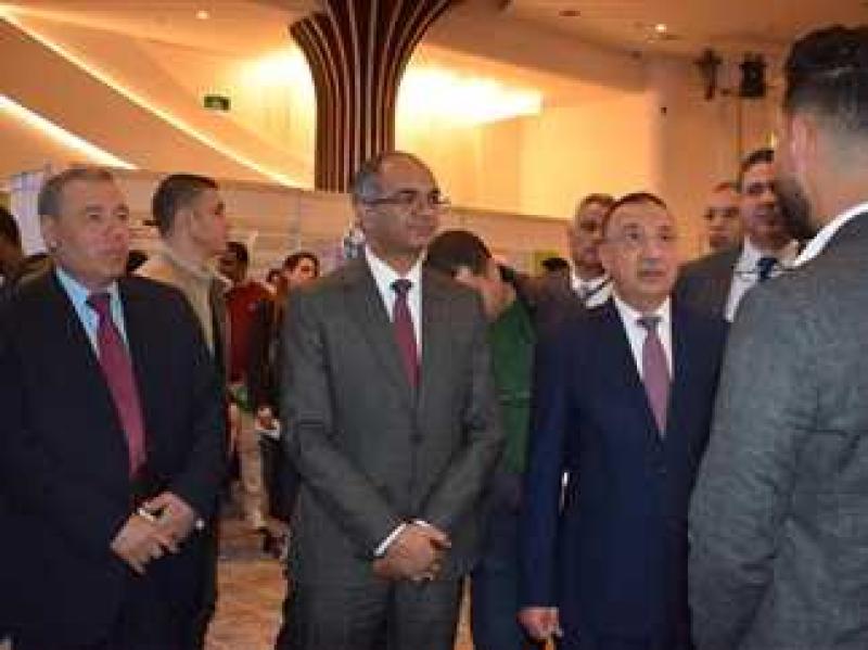 محافظ الإسكندرية ونائب وزير الإسكان يفتتحان مؤتمر استدامة الصناعة الوطنية