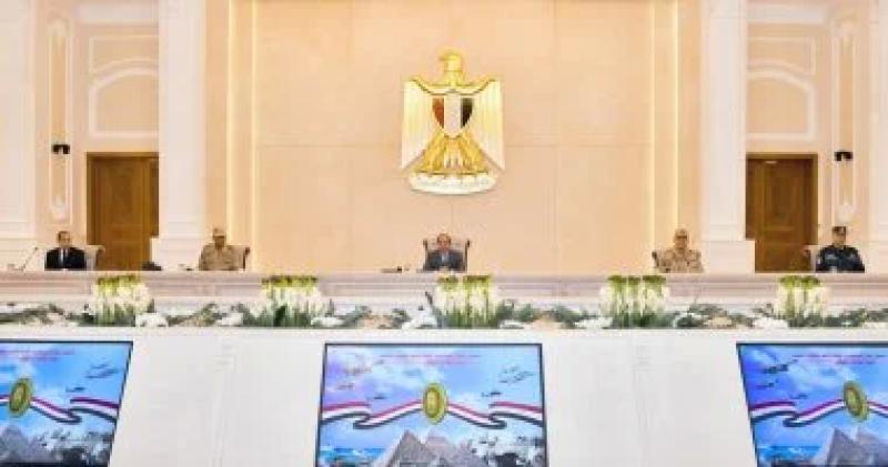الرئيس السيسى يستعرض مع قادة القوات المسلحة المستجدات الراهنة وتداعياتها على الأمن القومى