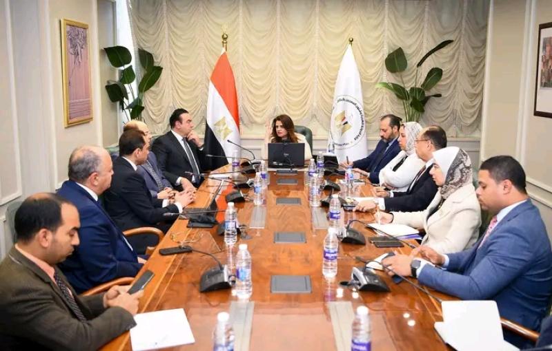 وزيرة الهجرة تلتقي المجموعة المؤسسة للشركة  الاستثمارية للمصريين بالخارج للوقوف على آخر تطورات إنشائها