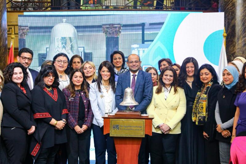 وزيرة التعاون الدولي تُشارك في قرع جرس البورصة المصرية احتفالًا باليوم العالمي للمرأة