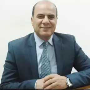 ماهر مقلد يكتب: يحمل حقيبتين