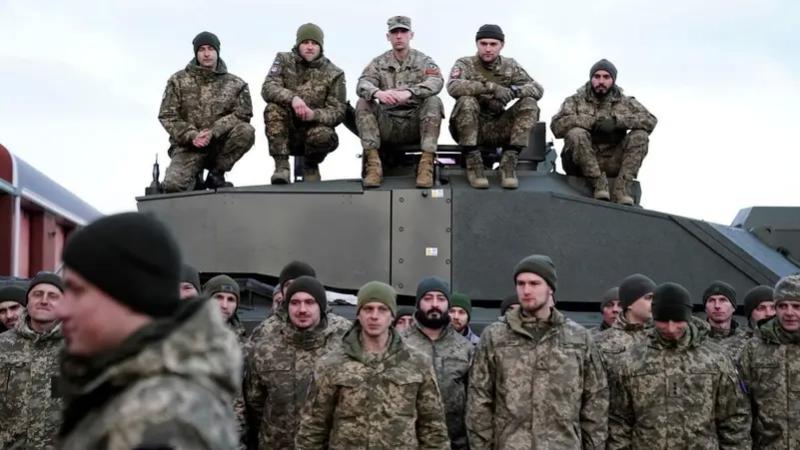 لماذا تجد اوكرانيا نفسها مضطرة لتسريح جنودا من خطوط الجبهة الشرقية ؟