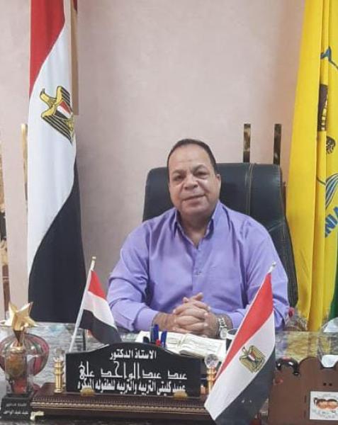 رئيس الجهاز التنفيذي لتعليم الكبار يهنيء المرأة المصرية بمناسبة عيدها