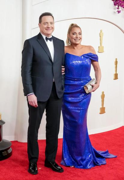 النجم بريندان فريزر يصل وزوجته للسجادة الحمراء لحفل توزيع جوائز الأوسكار 96