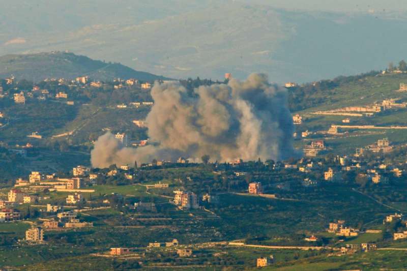 ”حزب الله”  يعلن قصف مواقع ‏عسكرية شمالي إسرائيل بأكثر من 100 صاروخ كاتيوشا