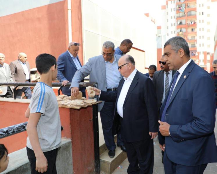 محافظ القاهرة يزور مدينة الأسمرات لمتابعة توافر الخدمات المقدمة للمواطنين فى رمضان