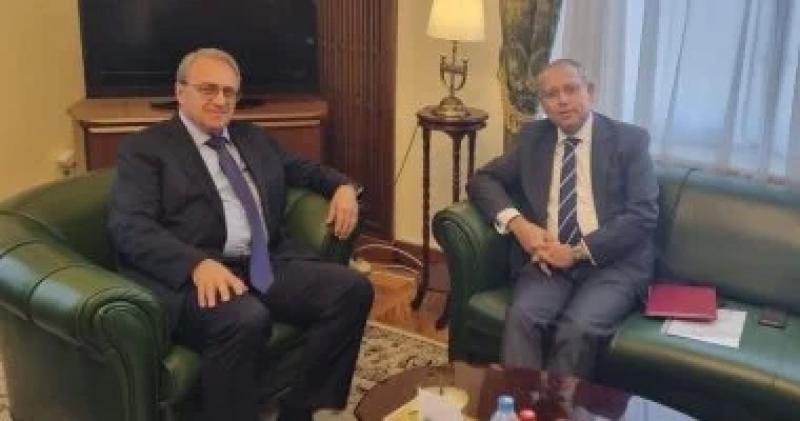 مبعوث الرئاسة الروسية مع السفير المصري في موسكو