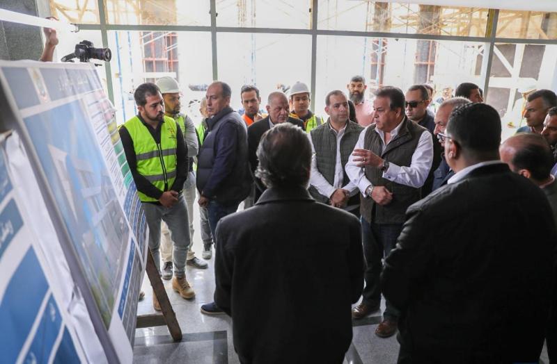 وزير الصحة يتفقد المستشفى الجديد بمدينة العبور ويشدد على سرعة الانتهاء من الأعمال الإنشائية