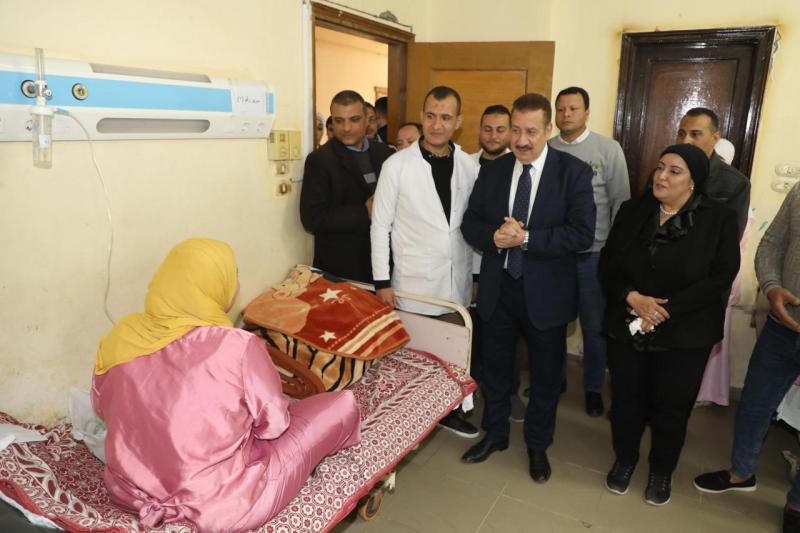 محافظ المنوفية يتفقد مستشفى أشمون العام لمتابعة المنظومة الصحية ويحيل59 من المتغيبين للتحقيق