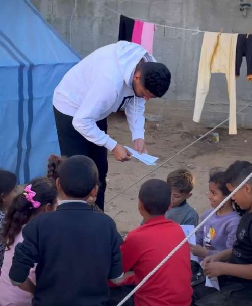 ”مبادرة إنسانية تجسد التضامن العربي: الشباب المصري يقدم هدية للنازحين في رفح”